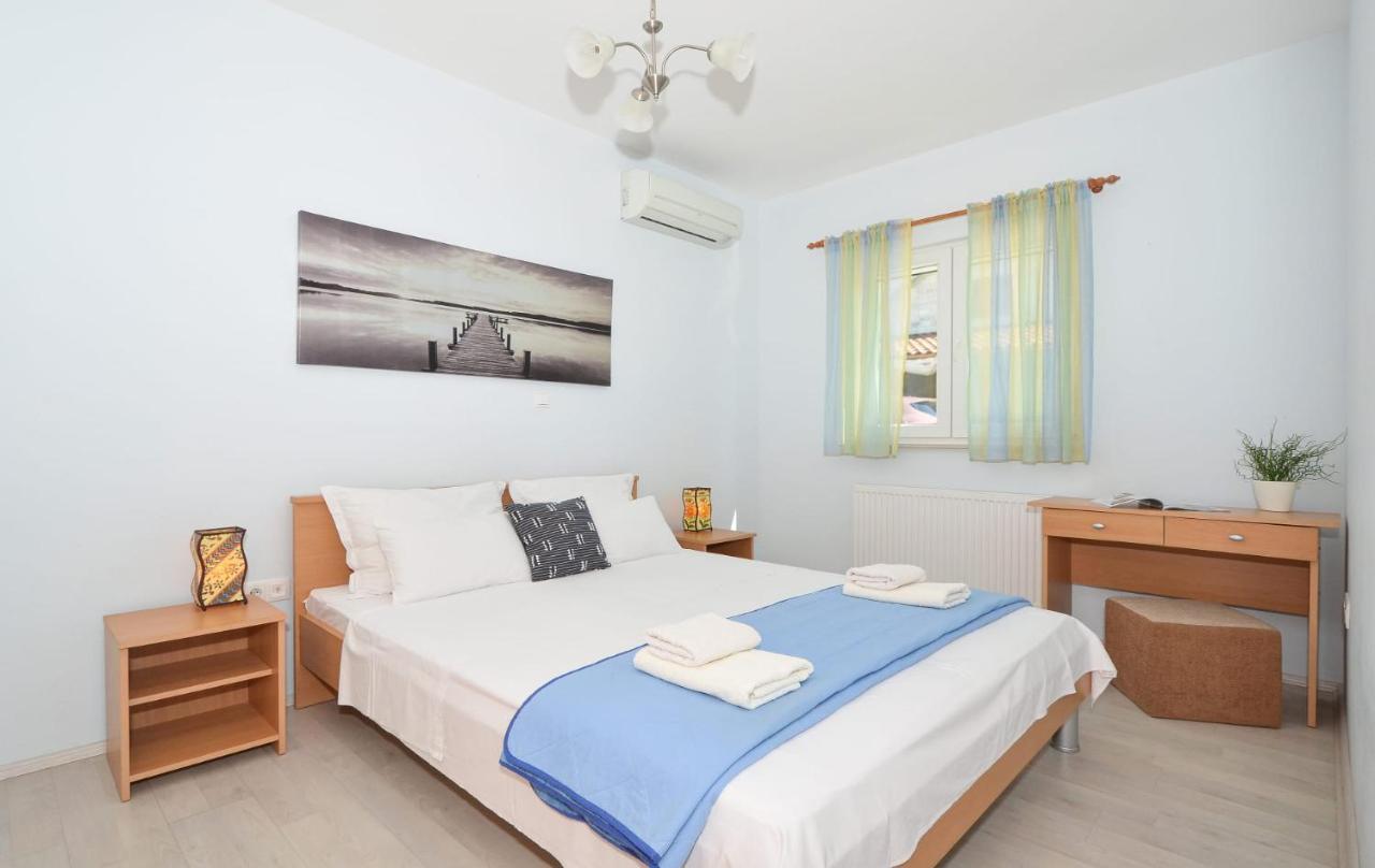 Apartments Santo Trogir - Okrug Gornji Ngoại thất bức ảnh