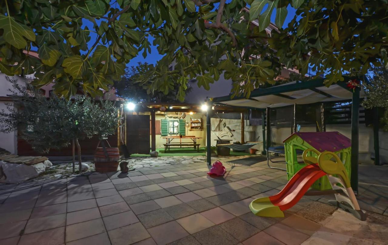 Apartments Santo Trogir - Okrug Gornji Ngoại thất bức ảnh