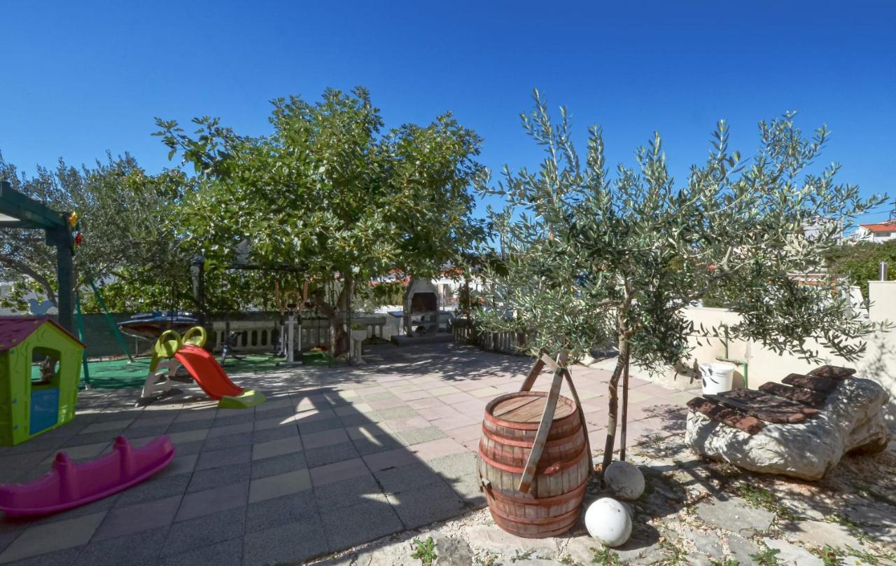 Apartments Santo Trogir - Okrug Gornji Ngoại thất bức ảnh