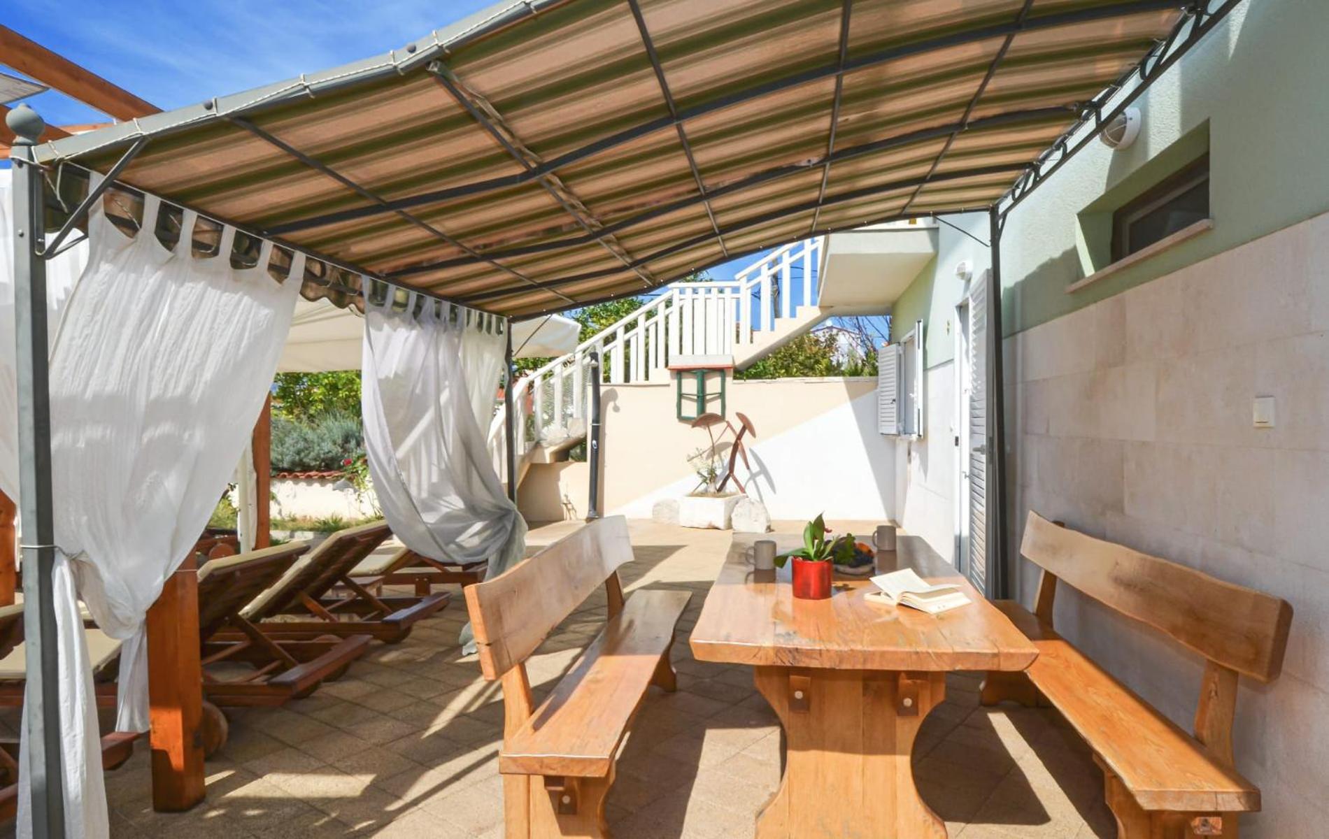 Apartments Santo Trogir - Okrug Gornji Ngoại thất bức ảnh